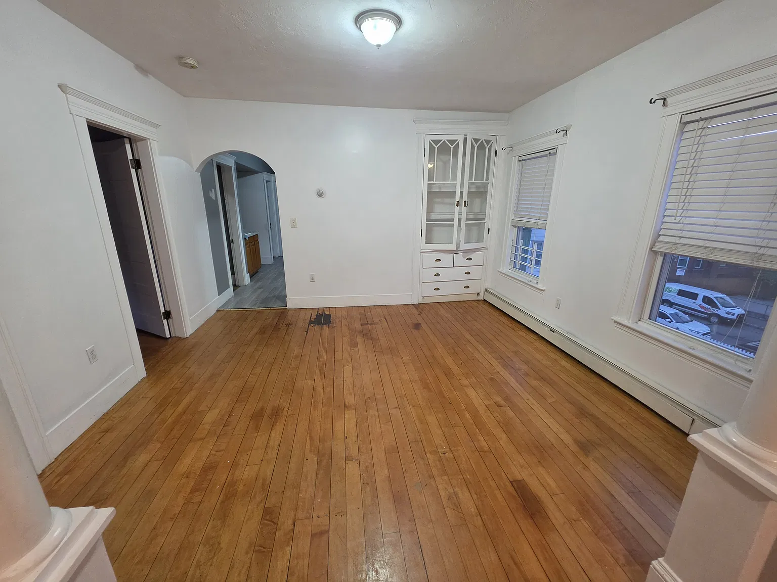 3 bed, 1334 sqft, $2,300 — Photo 2