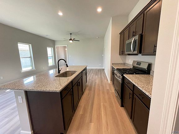 4th image of 148 Villa Dr