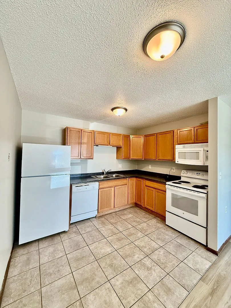 Valley South 1040 5th St SE — Photo 3