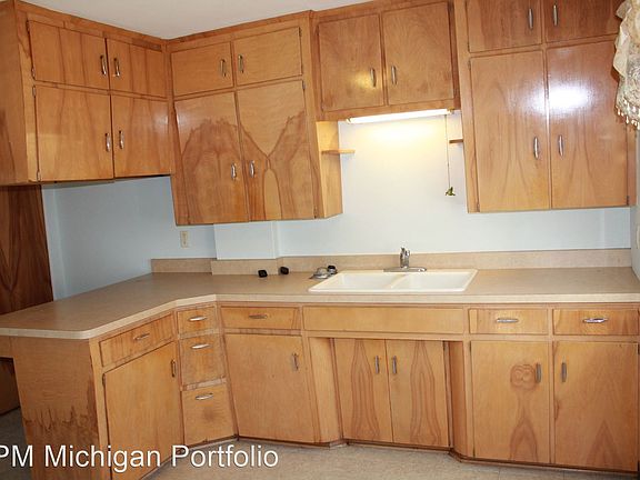 3rd image of 1504 Langley Ave