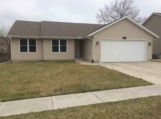 1263 W 61st St, Davenport, IA 52806
