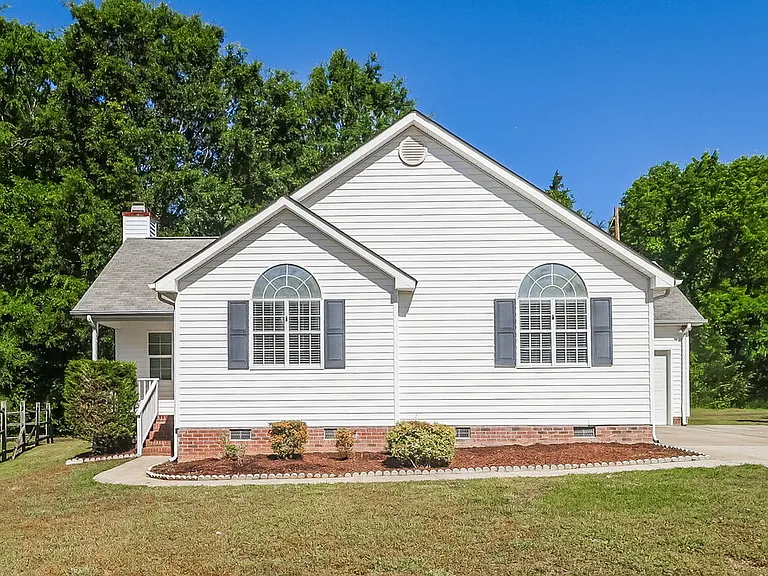 380 Canter Ct NW — Photo 3