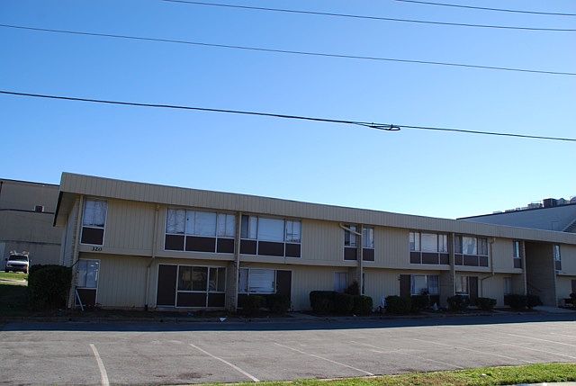 1st image of 320 Richardson Ave #N