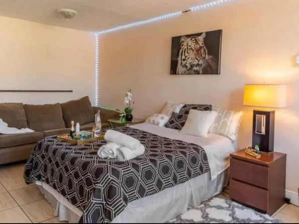 211 NE 8th Ave APT 302, Hallandale, FL 33009
