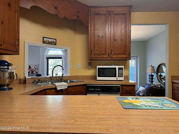 5th image of 4900 Independence Drive #8