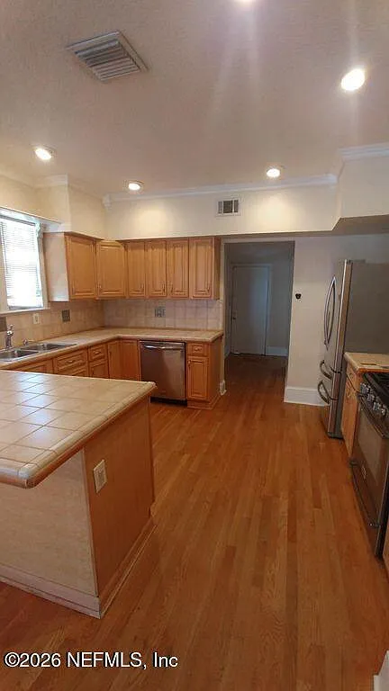 3 bed, 2.0 bath, 1744 sqft, $2,325 — Photo 3