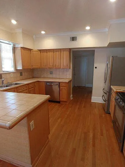 2886 Forbes St — Photo 3