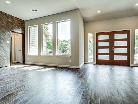 Entry/ living