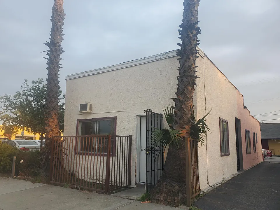 9338 Valley Blvd