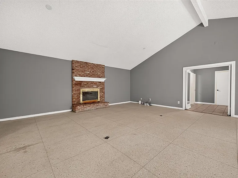 19002 Mirror Lake Dr — Photo 10