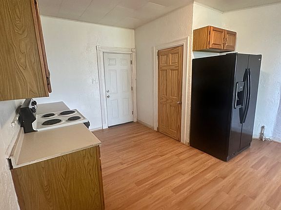2nd image of 520 Roosevelt Ave #1