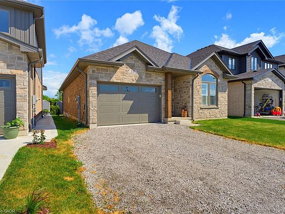 3rd image of 131 Craddock Blvd