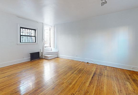 4th image of 36 E 38th St