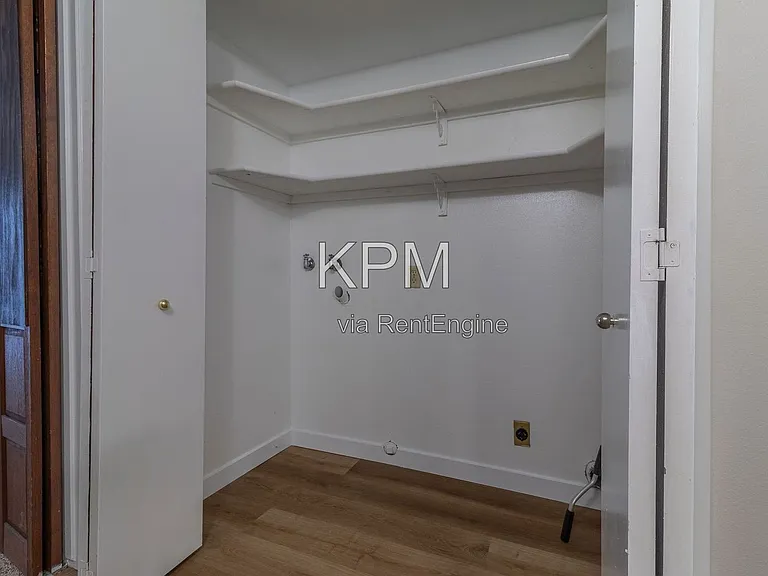 6829 Mill Springs Ct — Photo 18