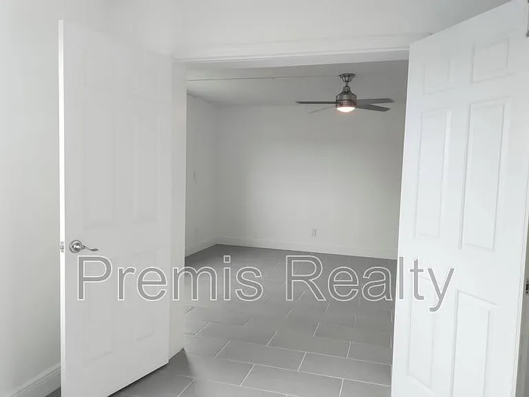 14820 Rue De Bayonne #1 — Photo 24