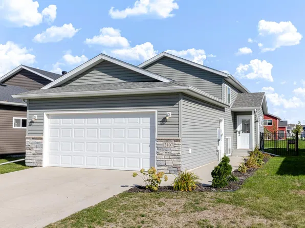 2107 Admiral Dr W, West Fargo, ND 58078