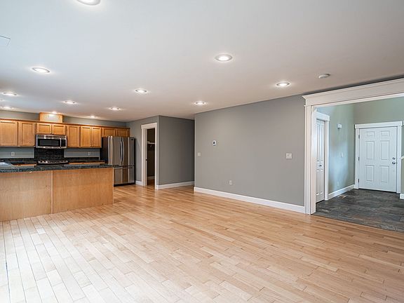 4th image of 104 Vineyard Ln #B