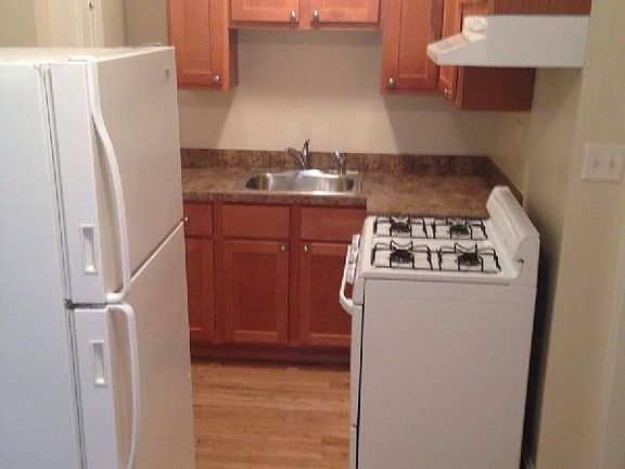 2nd image of 516 W Cornelia Ave APT 108