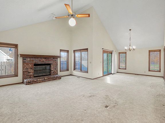 3rd image of 2448 N Rutland Ct