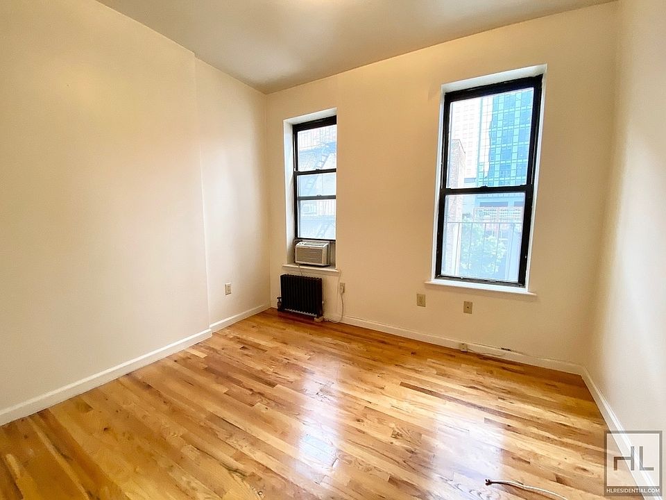 1st image of 309 W 47th St