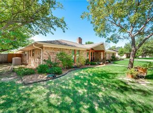 2004 Greenbriar Dr, Gainesville, TX 76240