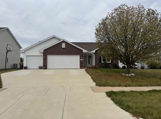 1916 Prestwold Pl, Machesney Park, IL 61115