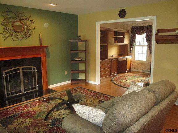 3rd image of 10 Hendrik Hudson Way