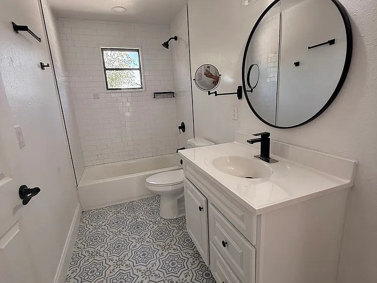 621 E St #A — Photo 14