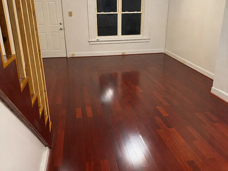 422 E Court St — Photo 2