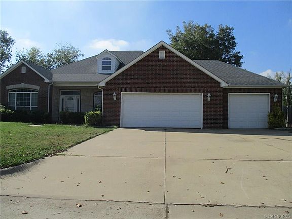 3rd image of 1632 N Greenwood Pl