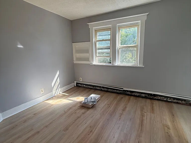 118 Maple Ave — Photo 8