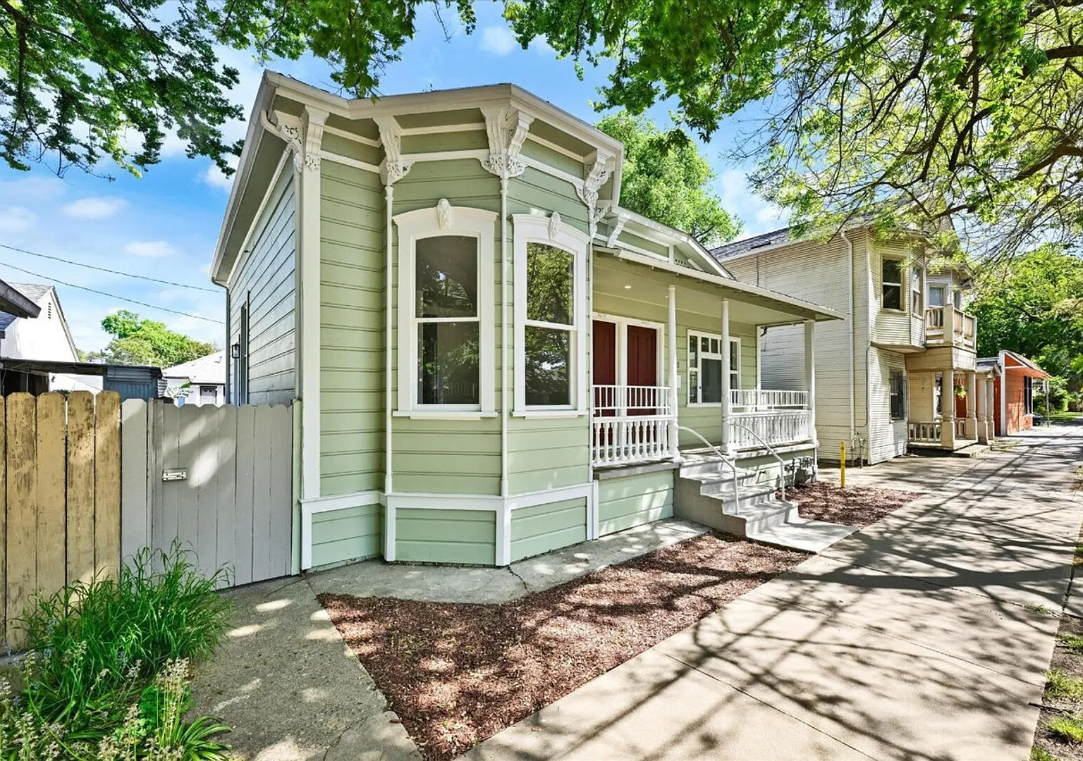 Gorgeous Midtown Sacramento Flat — Photo 1