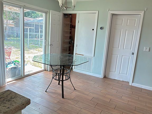 3rd image of 410 N Observatory Dr