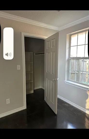 725 E Locust St — Photo 6