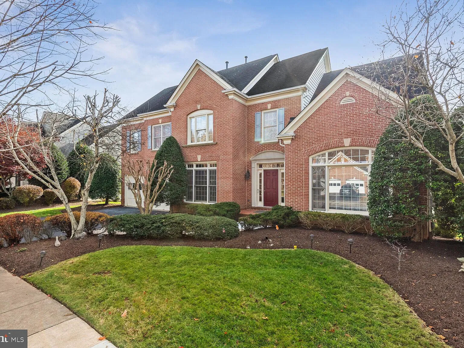 5 bed, 4.5 bath, 5807 sqft, $6,950 — Photo 3