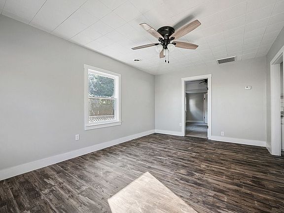 5th image of 2305 E Delta Dr