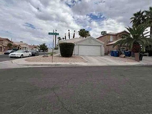 Exterior Neighborhood (street photo)