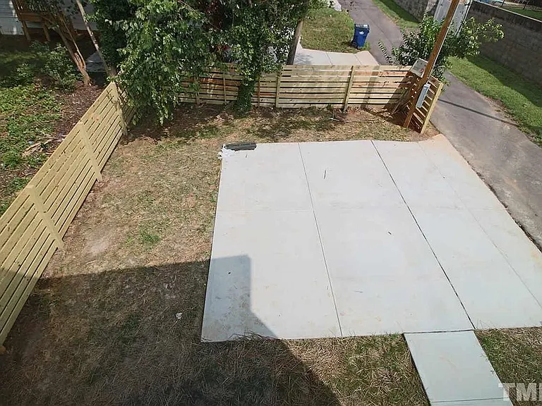 218 Heck St — Photo 4