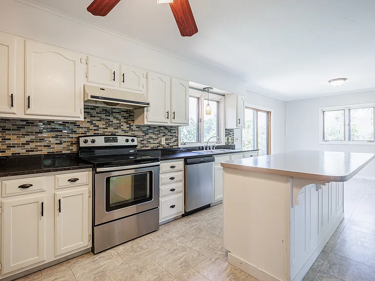 26 Clearview Ave — Photo 13