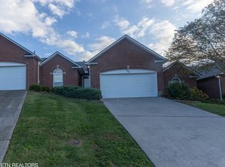 6800 Pemmbrooke Shire Ln, Knoxville, TN 37909
