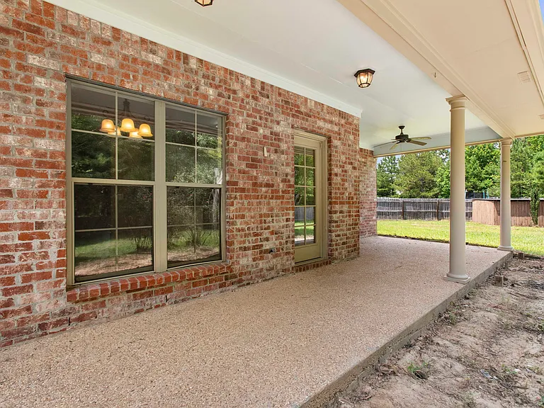 113 Dundee Cv — Photo 34
