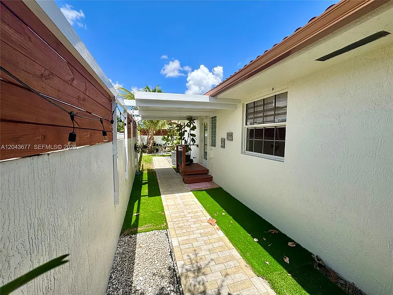 18701 Wentworth Dr — Photo 7