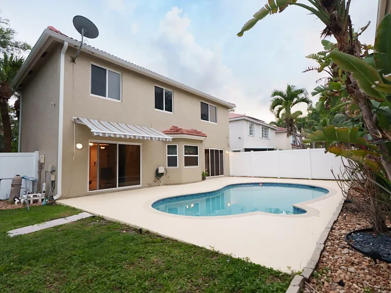 7251 NW 24th Ct — Photo 5