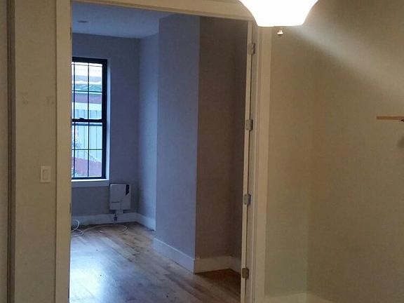 3rd image of 162 Woodward Ave