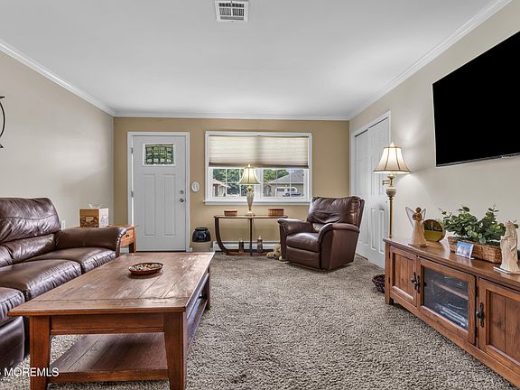 4th image of 101 Barbados Drive S