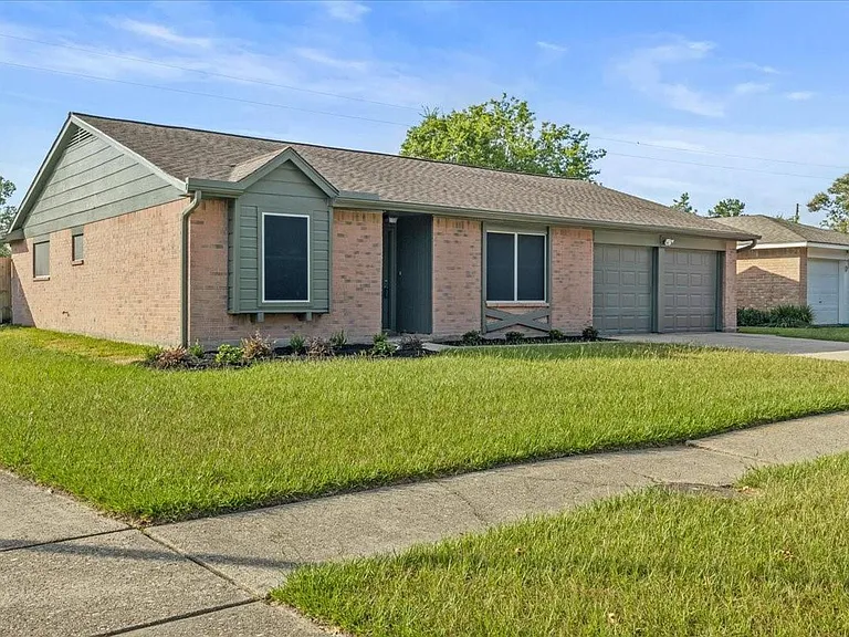 9426 Willow Wood Ln — Photo 3