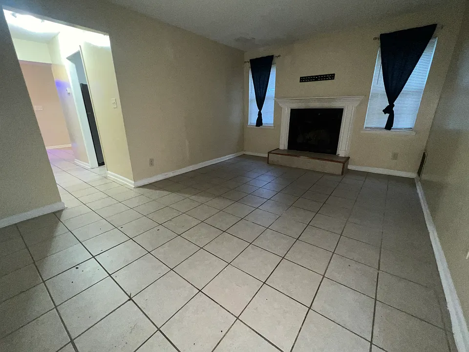 6414 Holcomb Way