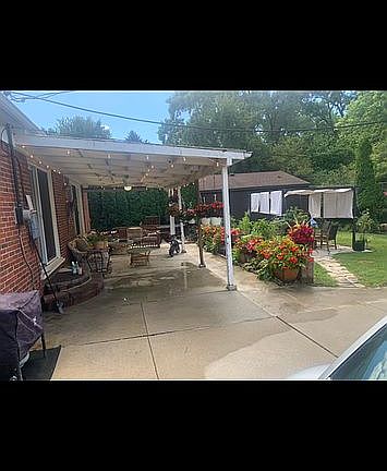 3rd image of 5733 Heritage Ct