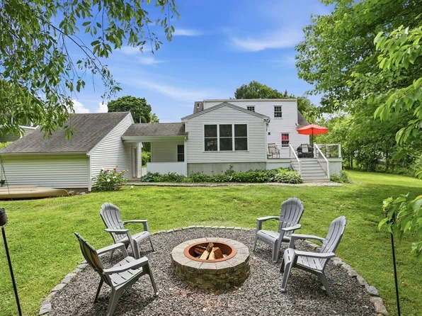 88 Southfield Rd, Concord, MA 01742