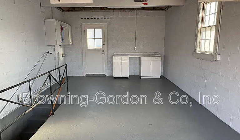 328 E Thompson Ln — Photo 19
